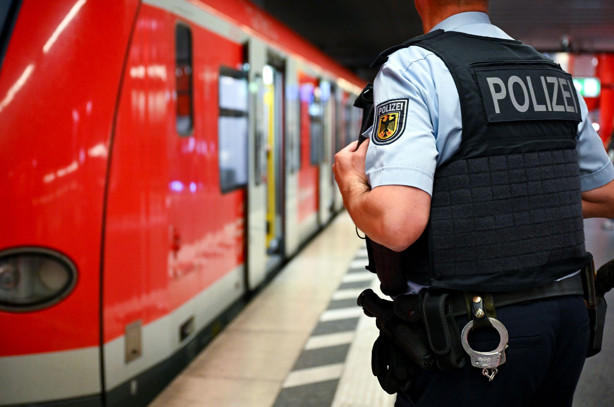 Fahrgäste in S-Bahn in München mit Messer bedroht