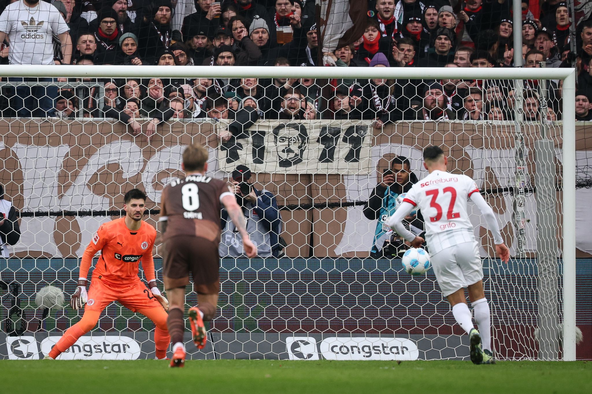 FC St. Pauli verliert emotionales Bundesliga-Heimspiel durch Eigentor