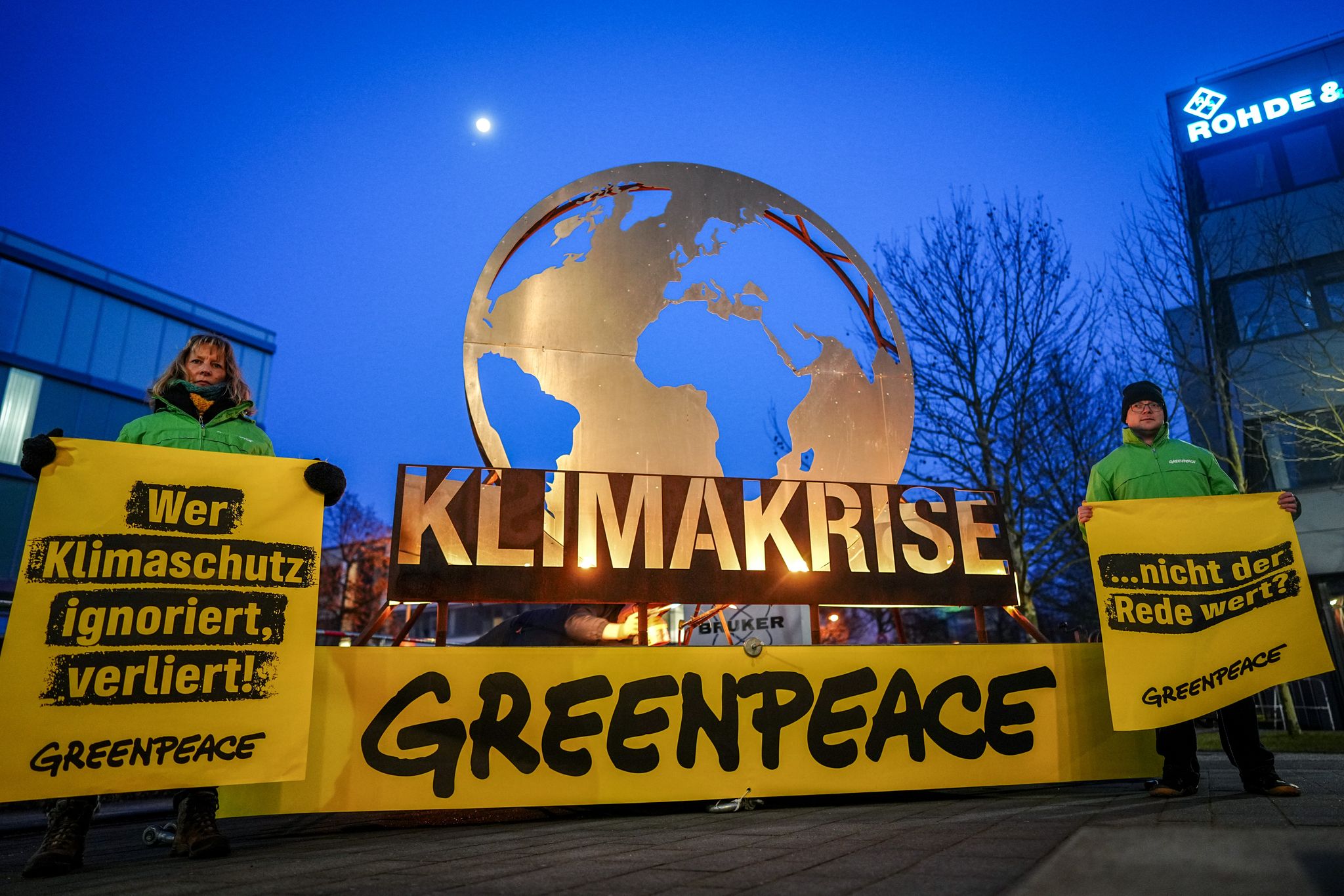 Greenpeace fordert von Merz klare Klimaziele und günstiges Deutschlandticket