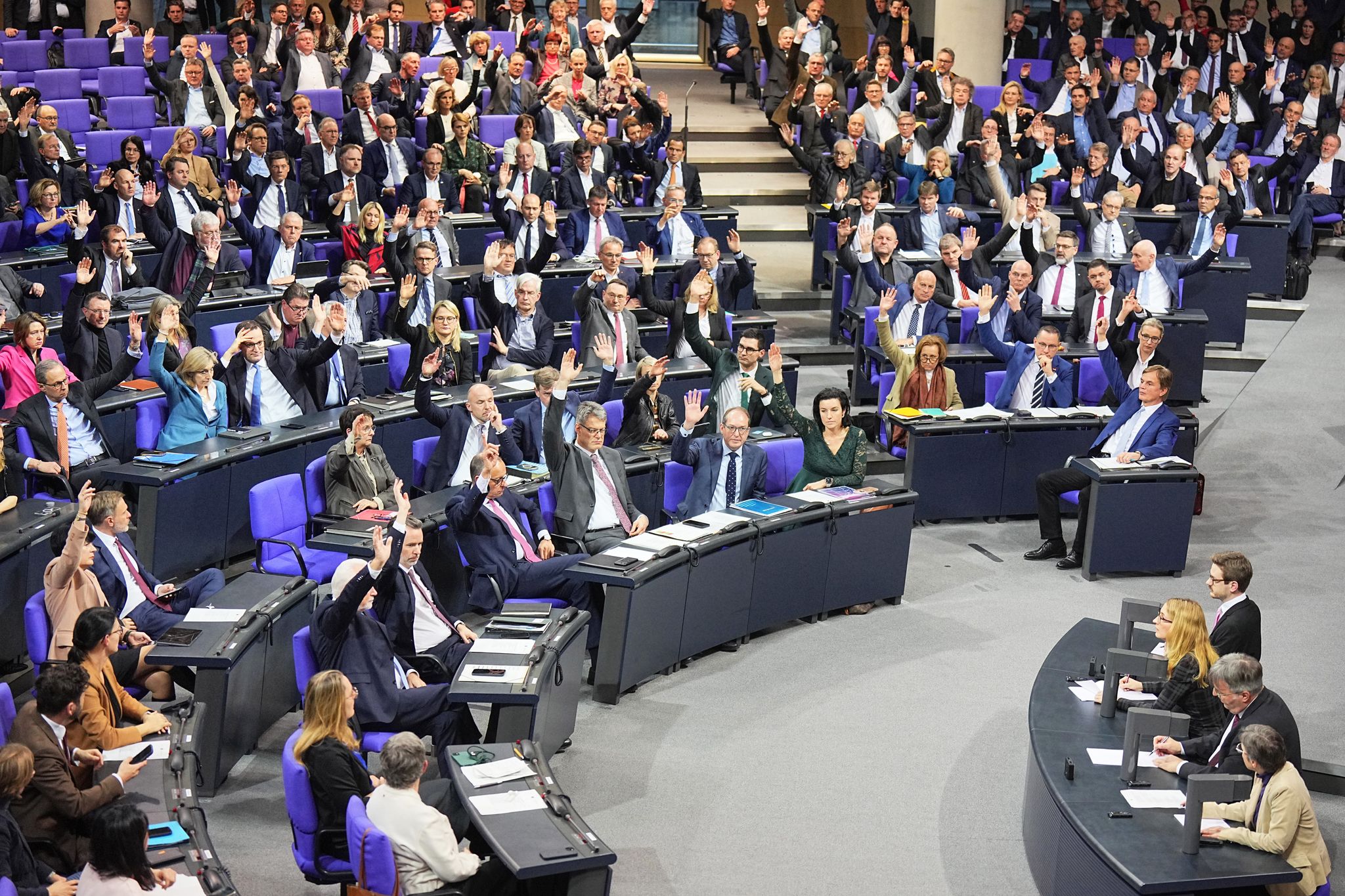 Showdown im Bundestag: Merz setzt politischen Ton vor Wahl, sieben Lehren