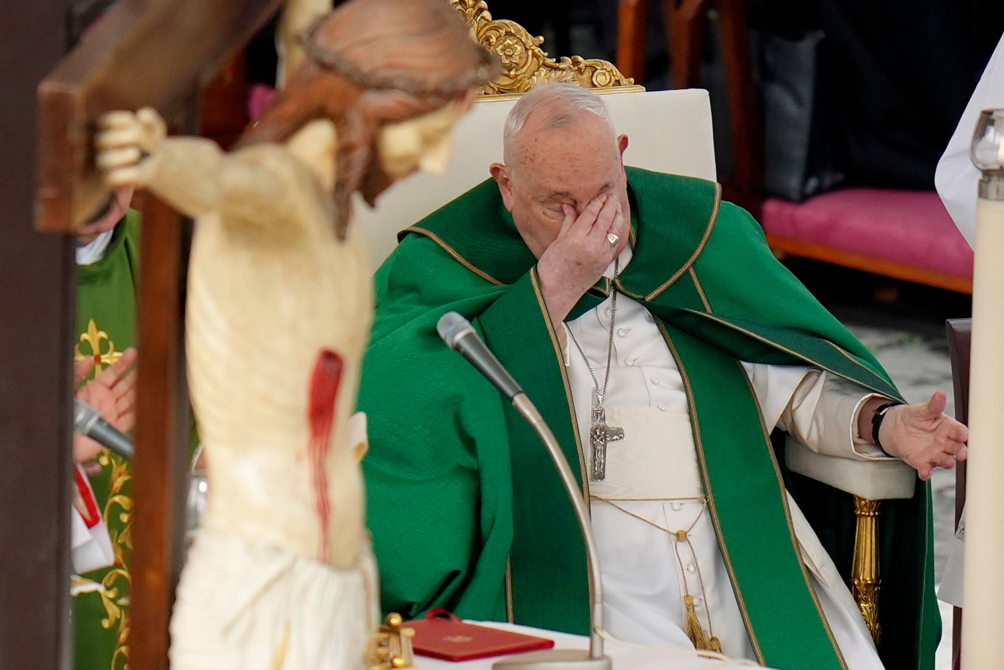 Papst Franziskus wegen Bronchitis im Krankenhaus