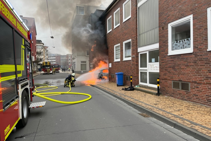 Bremerhaven: PKW-Brand in der Schleswiger Straße