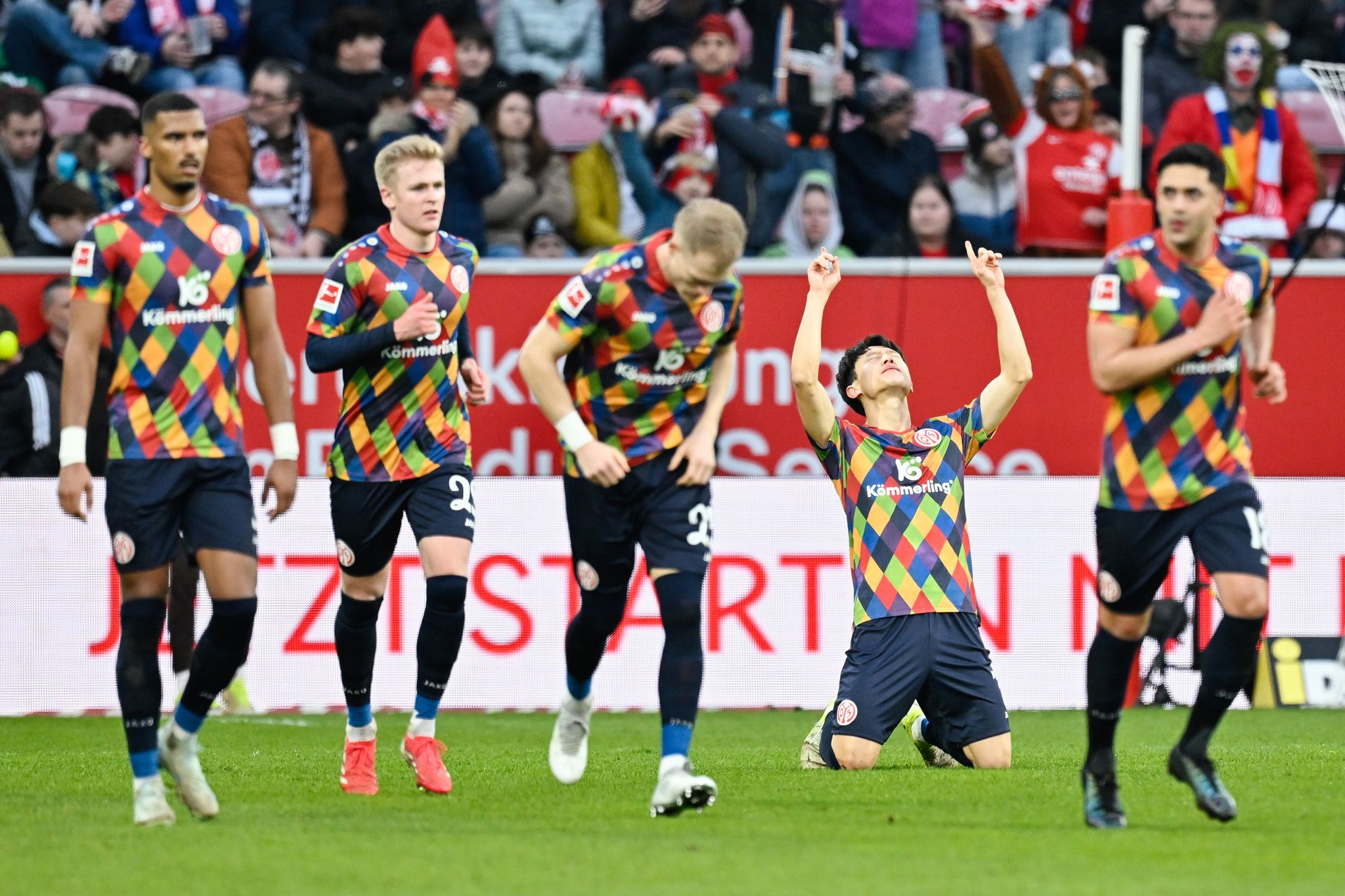 Mainz 05 siegt gegen St. Pauli im Fastnachts-Special