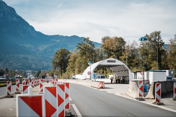 Traunstein: Autofahrer durchbricht Grenzkontrolle der Bundespolizei auf der A8