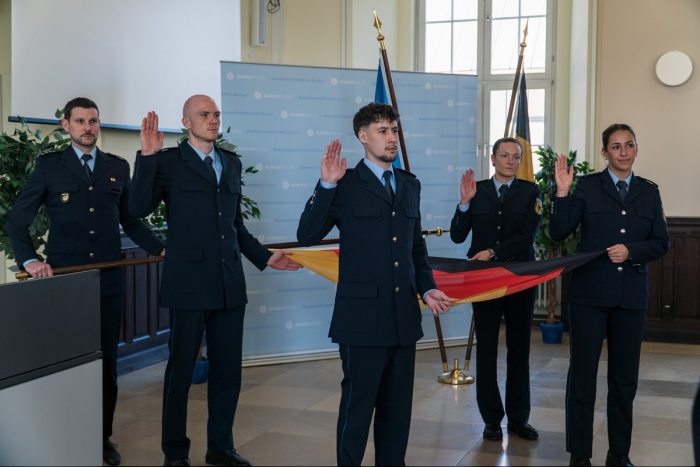 Oerlenbach: Neue Bundespolizistinnen und -polizisten für Baden-Württemberg