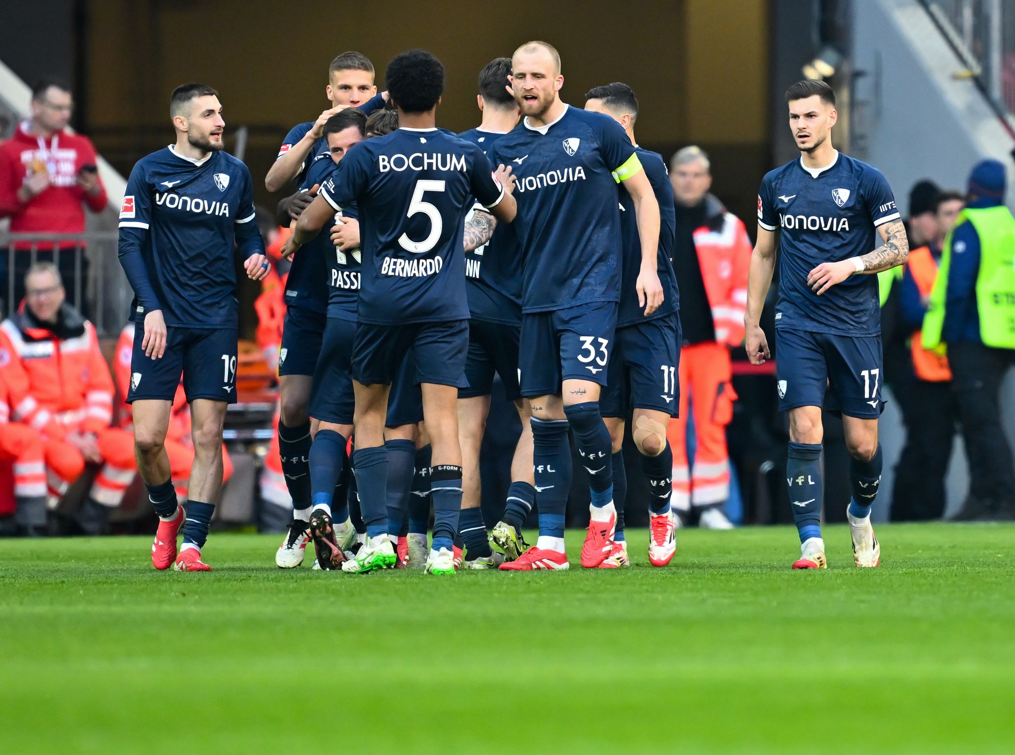 Bayern verlieren nach 10-Mann-Rotation und Rot gegen Bochum