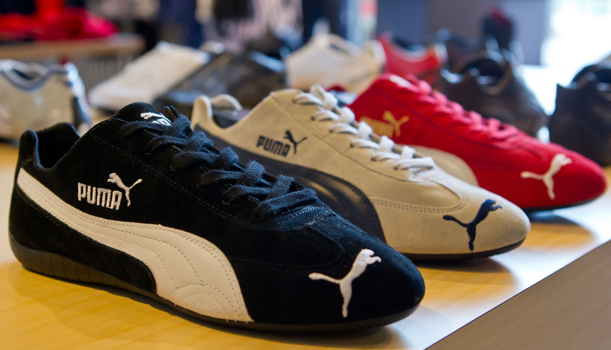 Puma kämpft mit Gewinnrückgang und erwartet mäßigen Aufwind