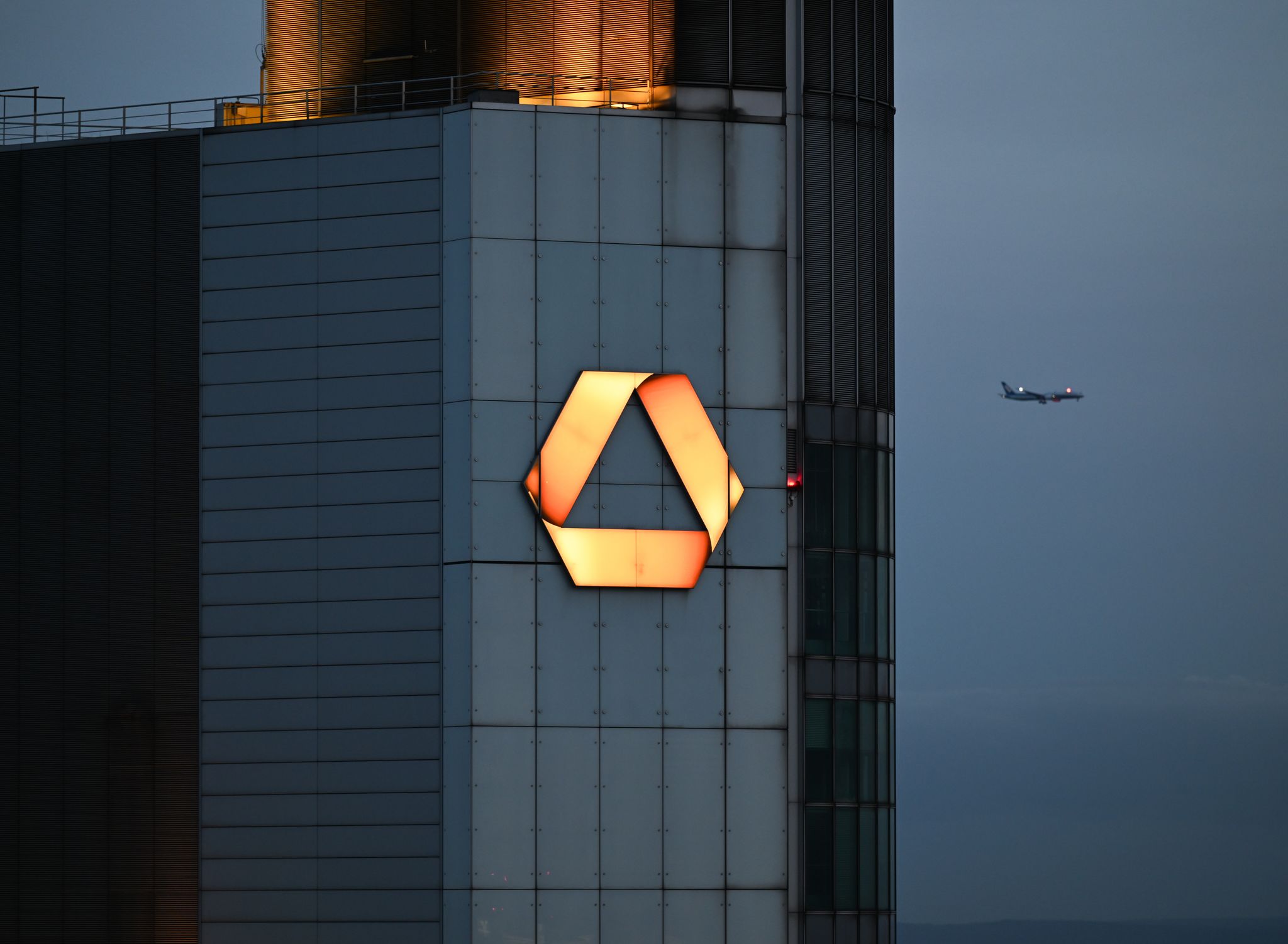 EZB genehmigt größeren Unicredit-Anteil an der Commerzbank