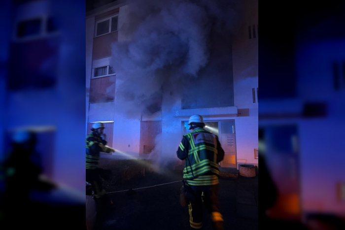 Offenburg: Brand in Mehrfamilienhaus, Bewohner ins Krankenhaus gebracht