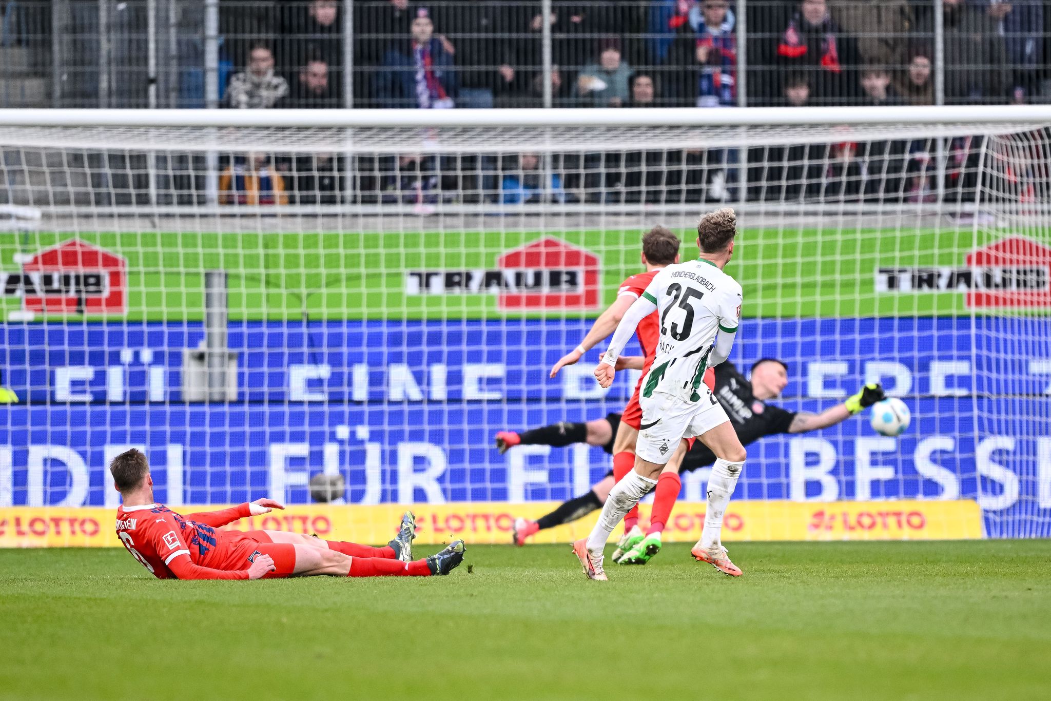 Borussia Mönchengladbach vergrößert Sorgen des 1. FC Heidenheim im Abstiegskampf