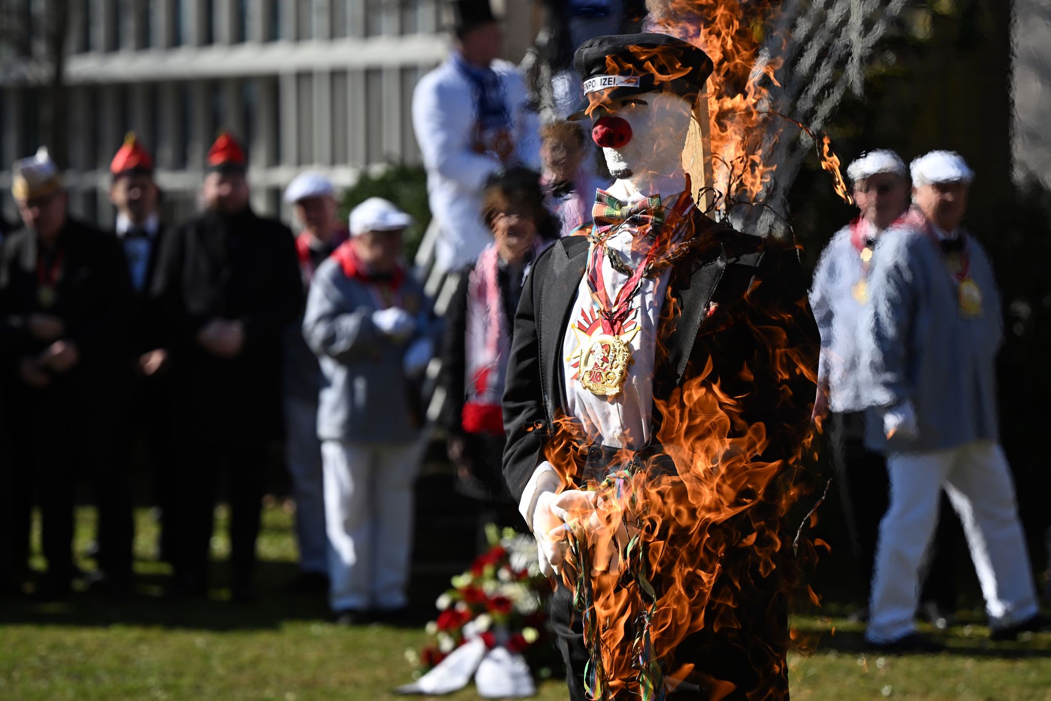 Hoppeditz und Nubbel verbrannt – Karneval beendet