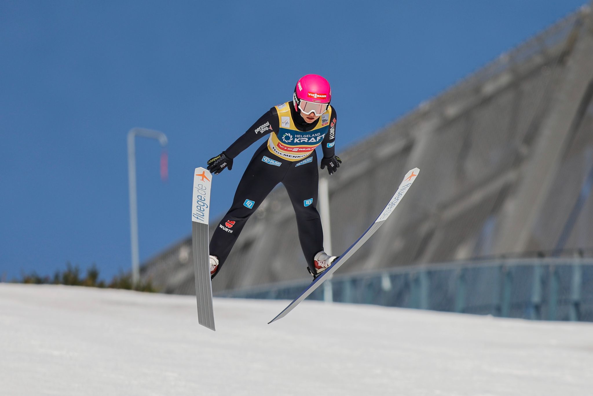 Historischer Sieg für Nathalie Armbruster im Gesamtweltcup der Nordischen Kombiniererinnen