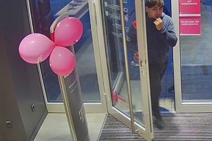 Neunkirchen: Diebstahl in Elektrofachgeschäft
