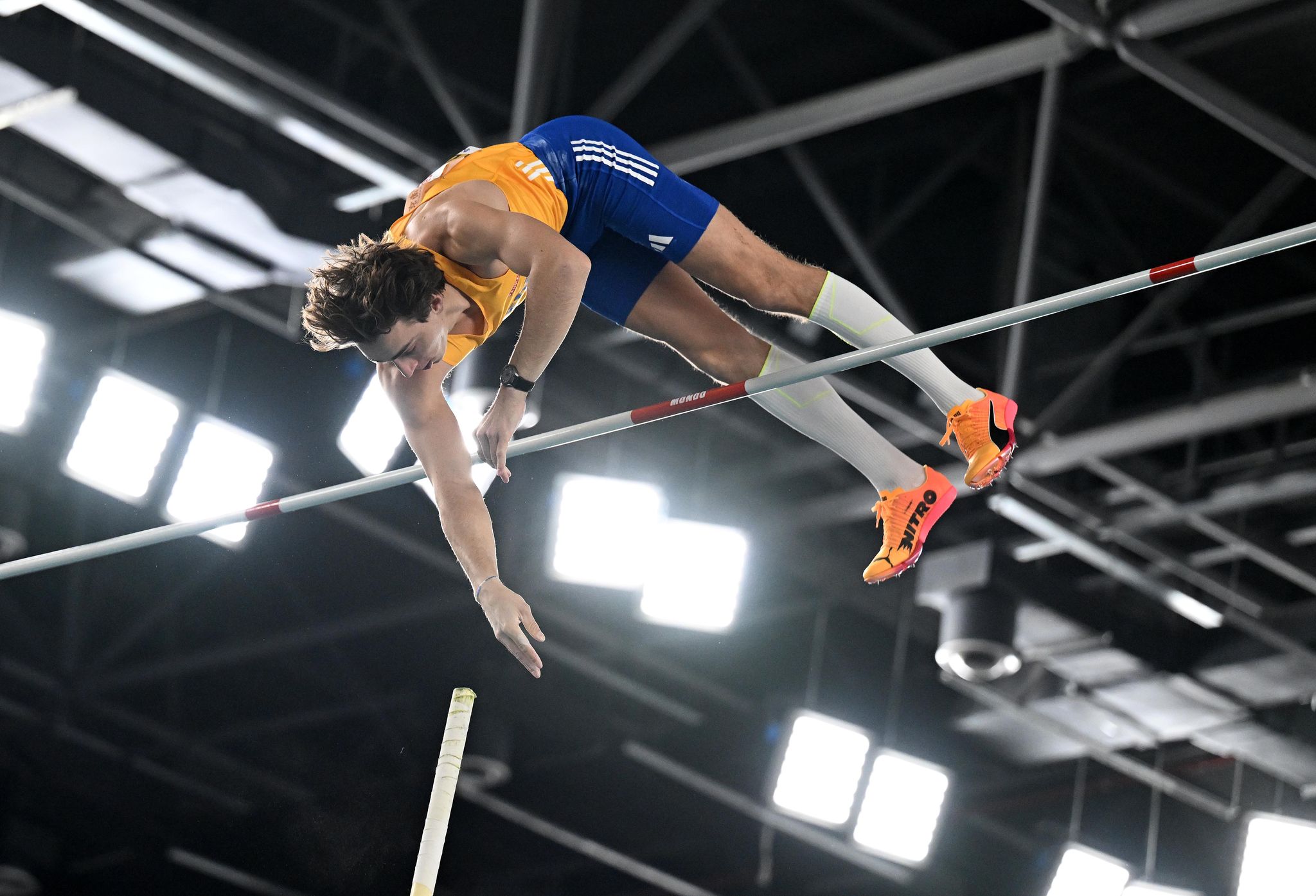 Historischer Sprung von Armand Duplantis sichert ihm den Weltmeistertitel in der Halle