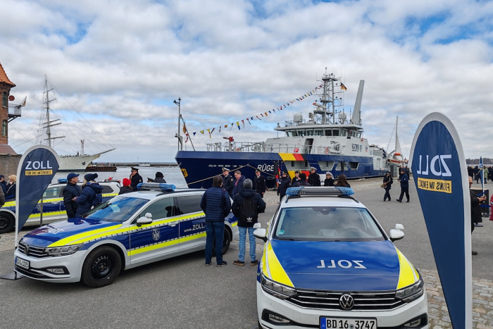 Kiel: Zollschiff „Rügen“ in Stralsund getauft und in Dienst gestellt