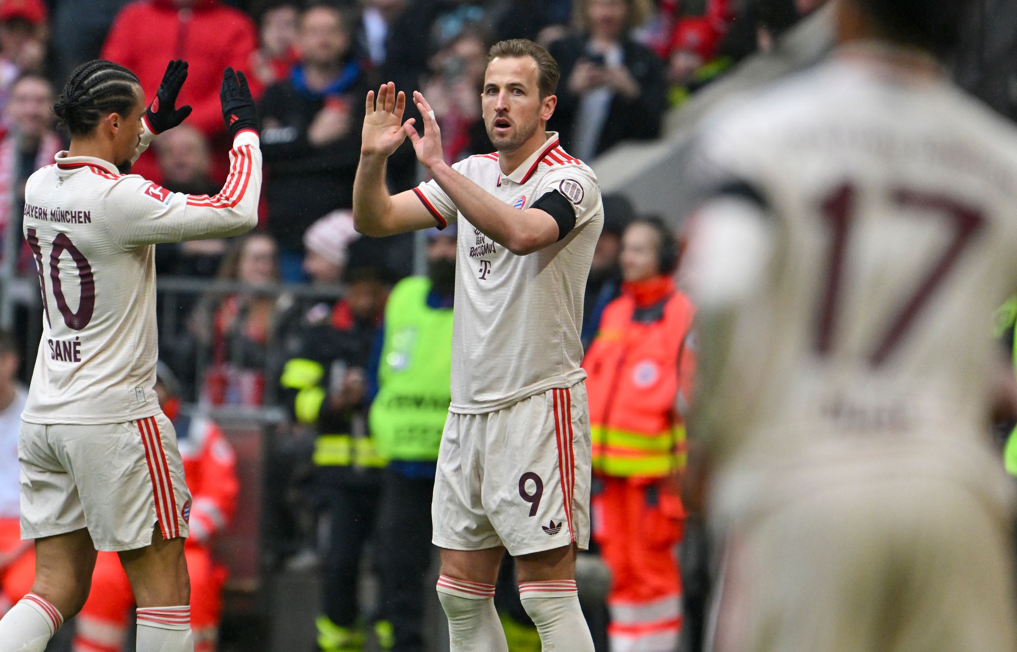 FC Bayern siegt dank Sané und Kane gegen St. Pauli