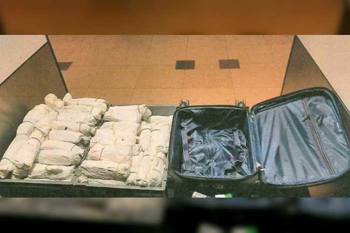 Potsdam: Herrenloser Koffer am Flughafen BER