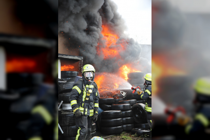 Gönnebek: Feuer in Werkstatt greift auf Reifenlager über