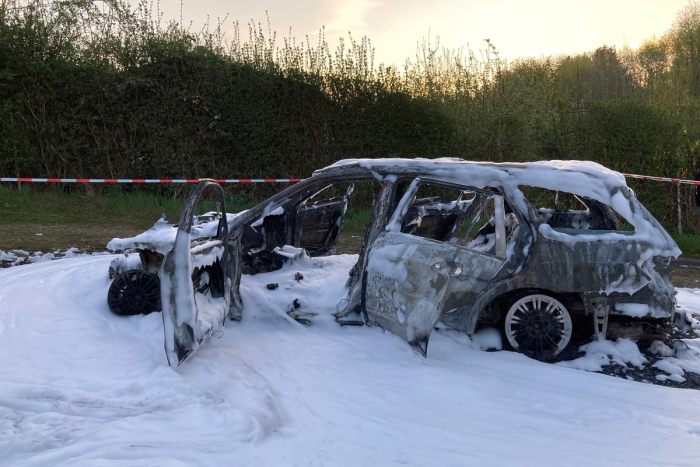 Fasanenhof: Mercedes C-Klasse im Quellbachweg in Brand gesetzt