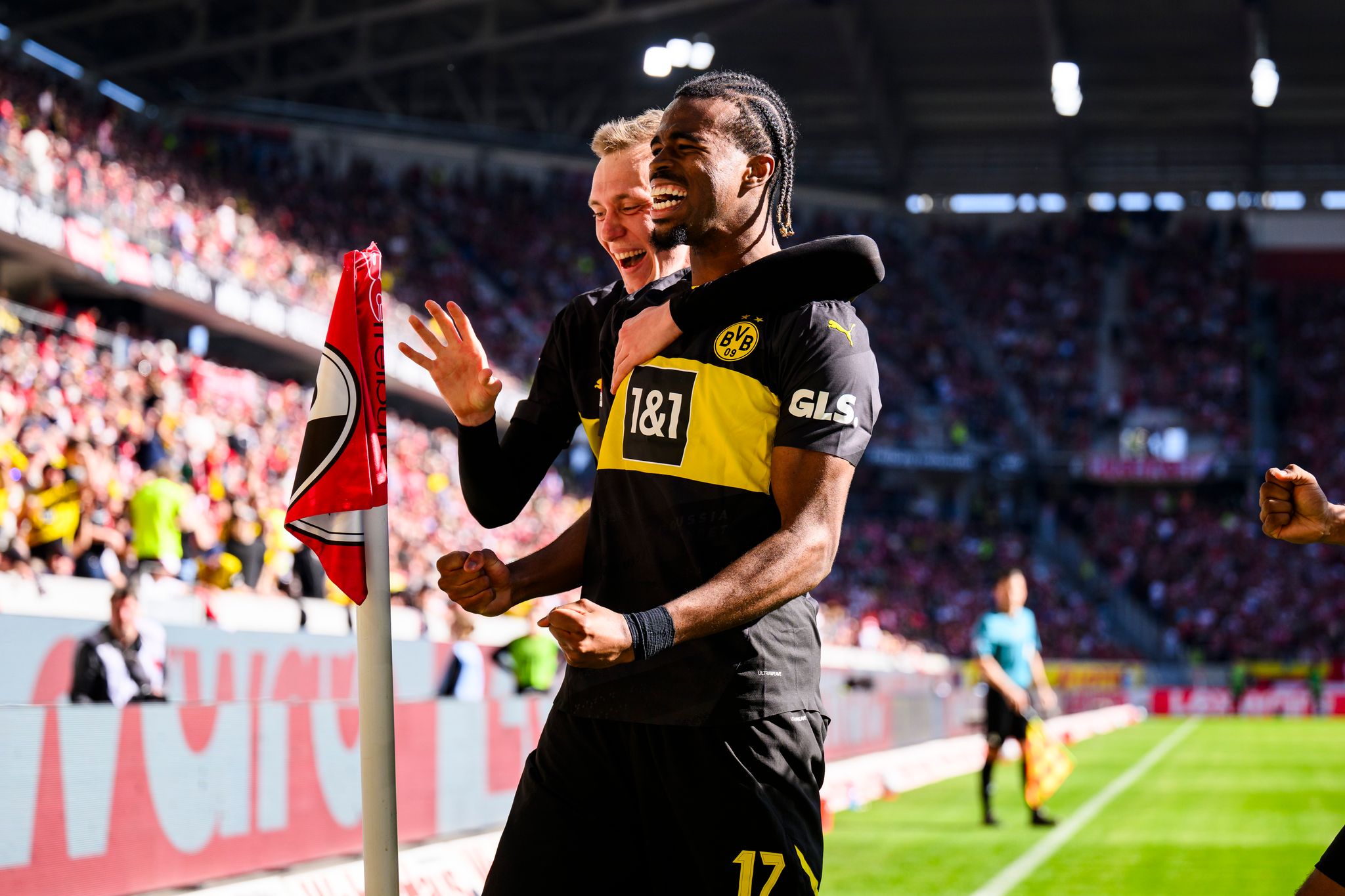 Spektakulärer Sieg: BVB triumphiert in Freiburg und fiebert Barça-Spiel entgegen