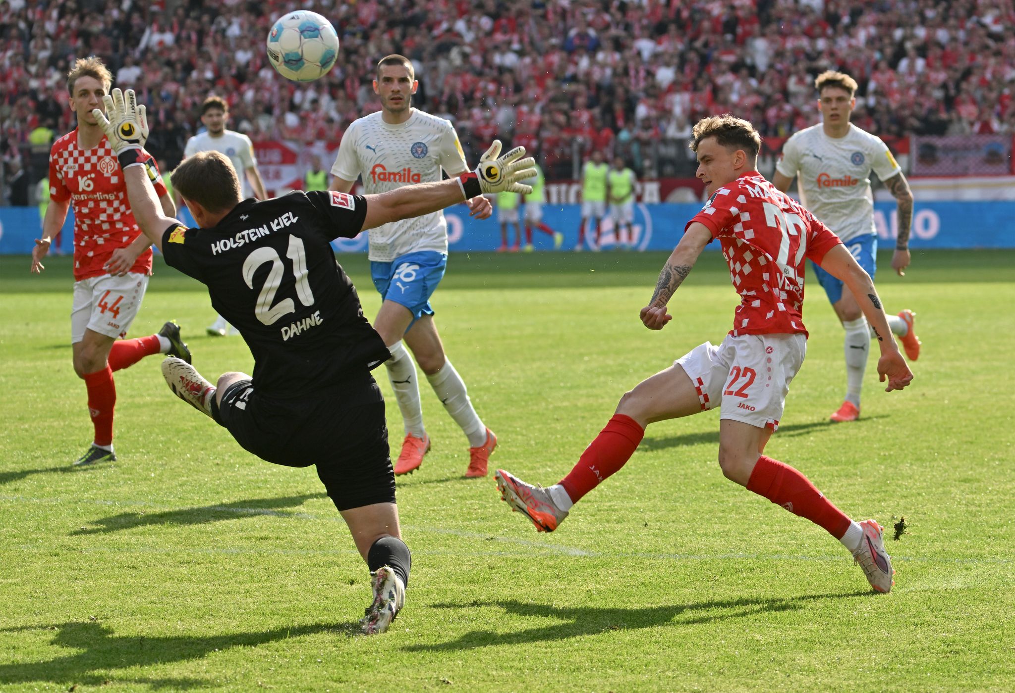Holstein Kiel erkämpft sich ein Unentschieden gegen Mainz 05