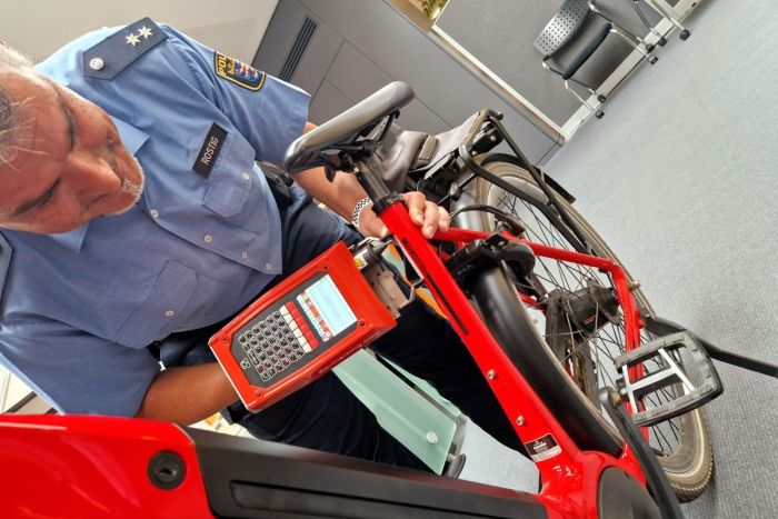 Polizeiaktion Fahrradcodierung in Hanau