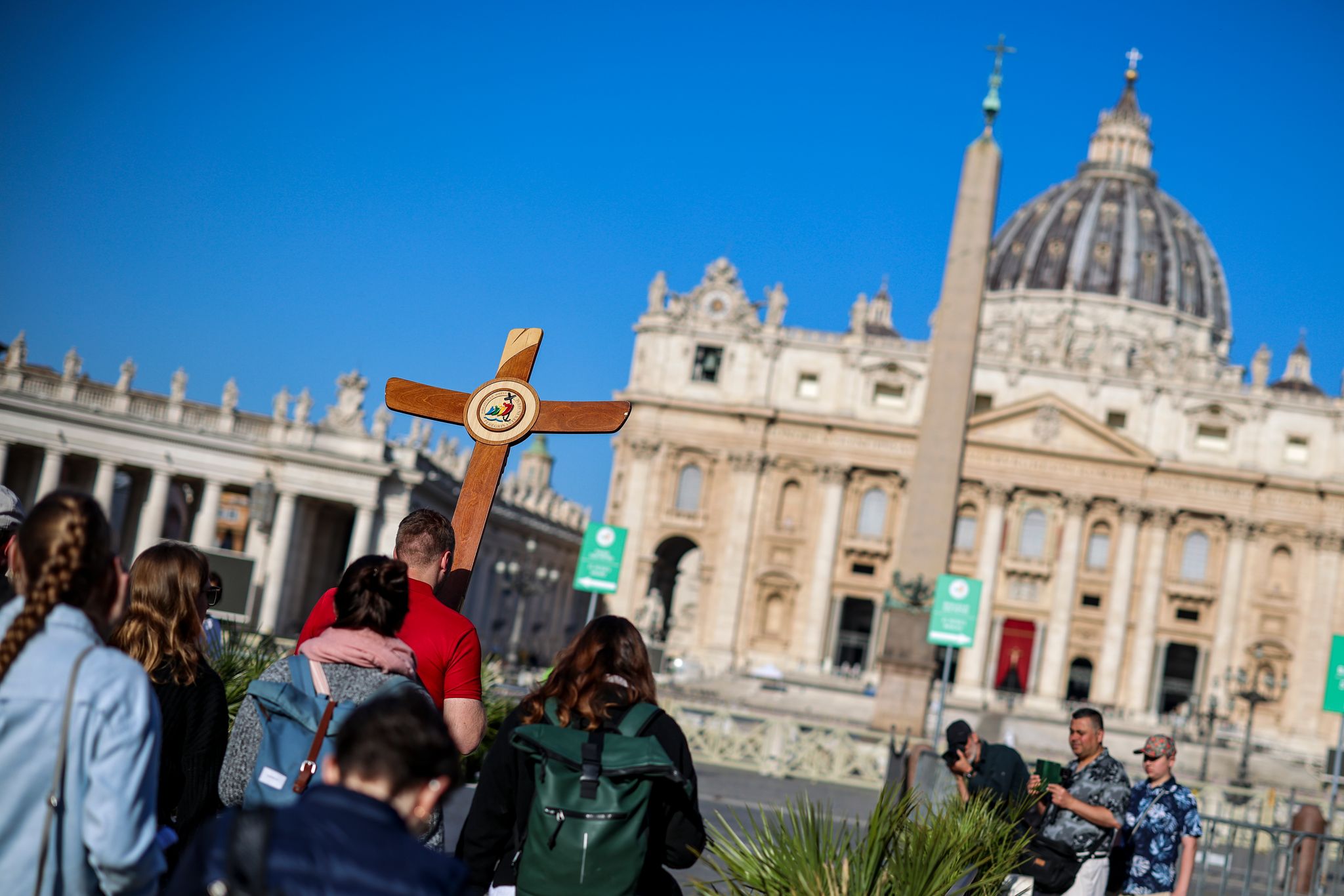 Trauer um Papst Franziskus: Gläubige nehmen Abschied im Petersdom