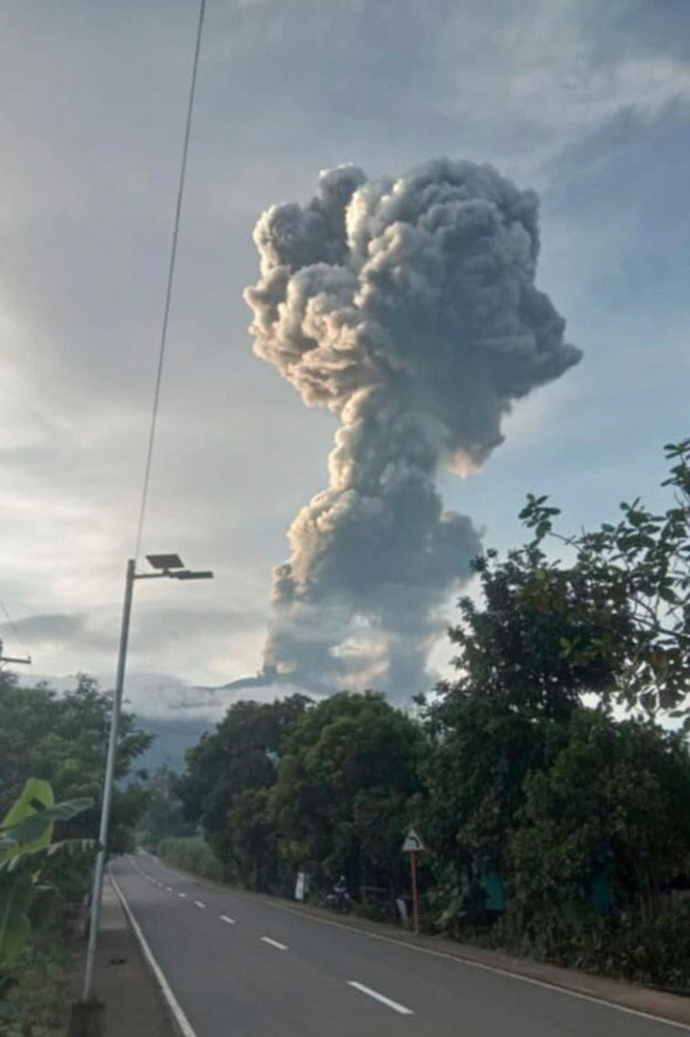 Philippinen: Vulkan Kanlaon ausgebrochen