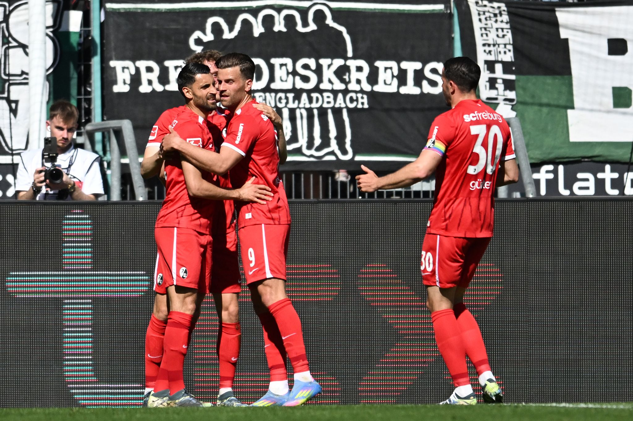 SC Freiburg erkämpft sich wichtigen Sieg gegen Mönchengladbach