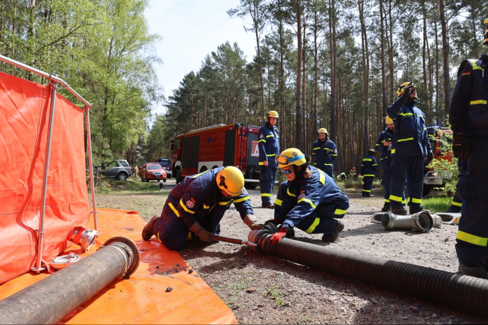 Niedersachsen: Feuerwehr und THW üben gemeinsam in Rzepin