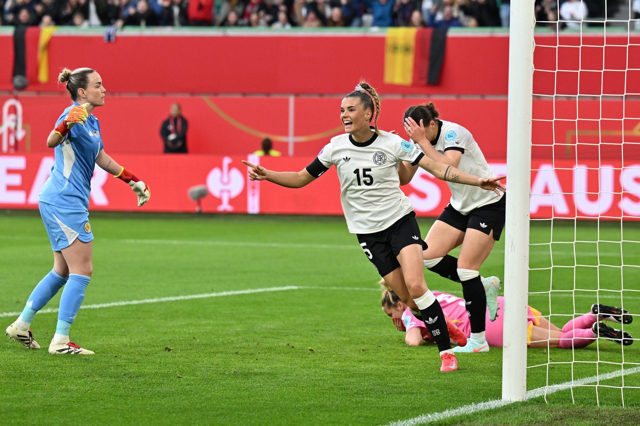 Deutsche Fußballerinnen siegen gegen Schottland mit Kantersieg