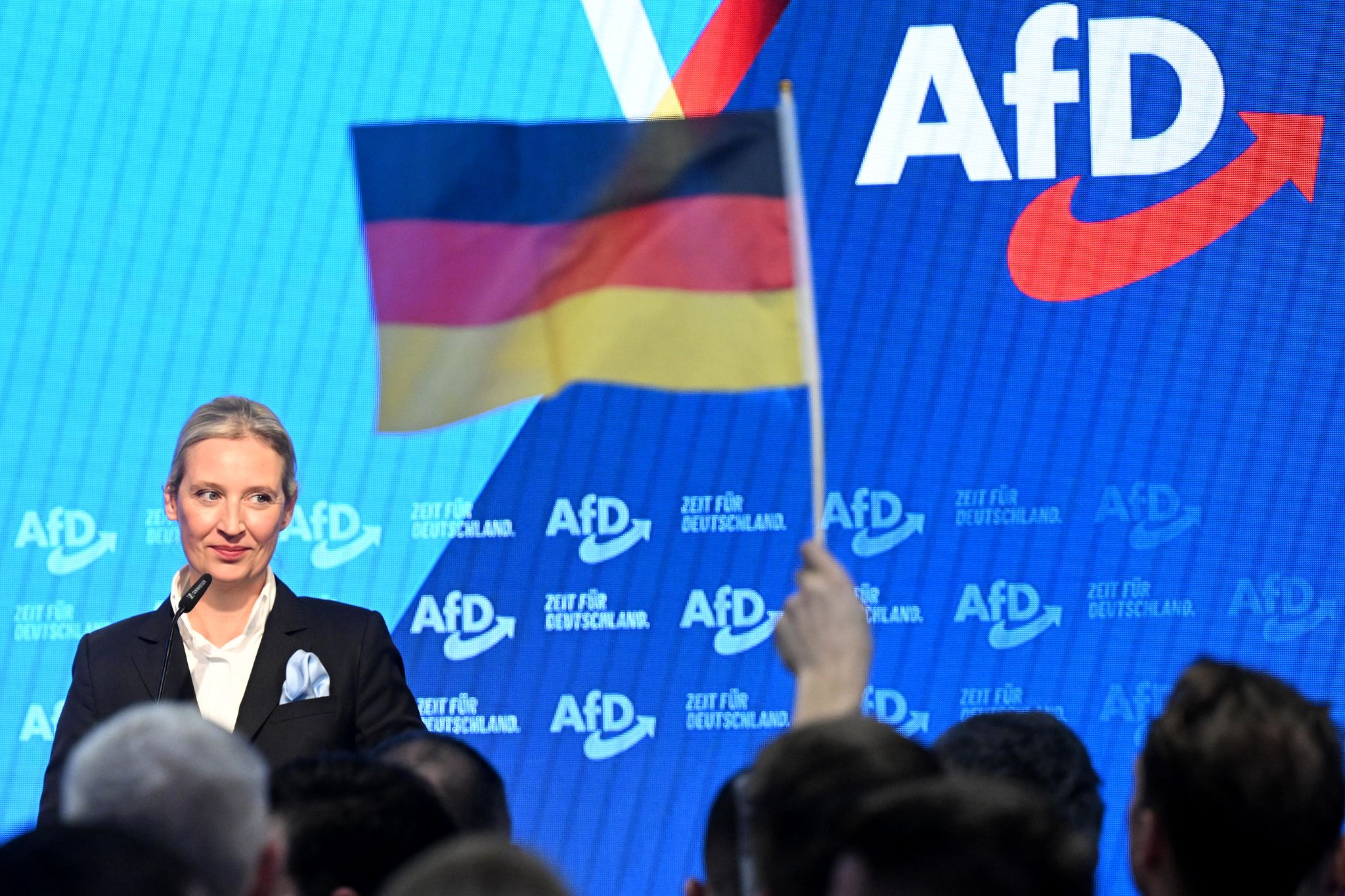 AfD in Umfrage erstmals vor der Union