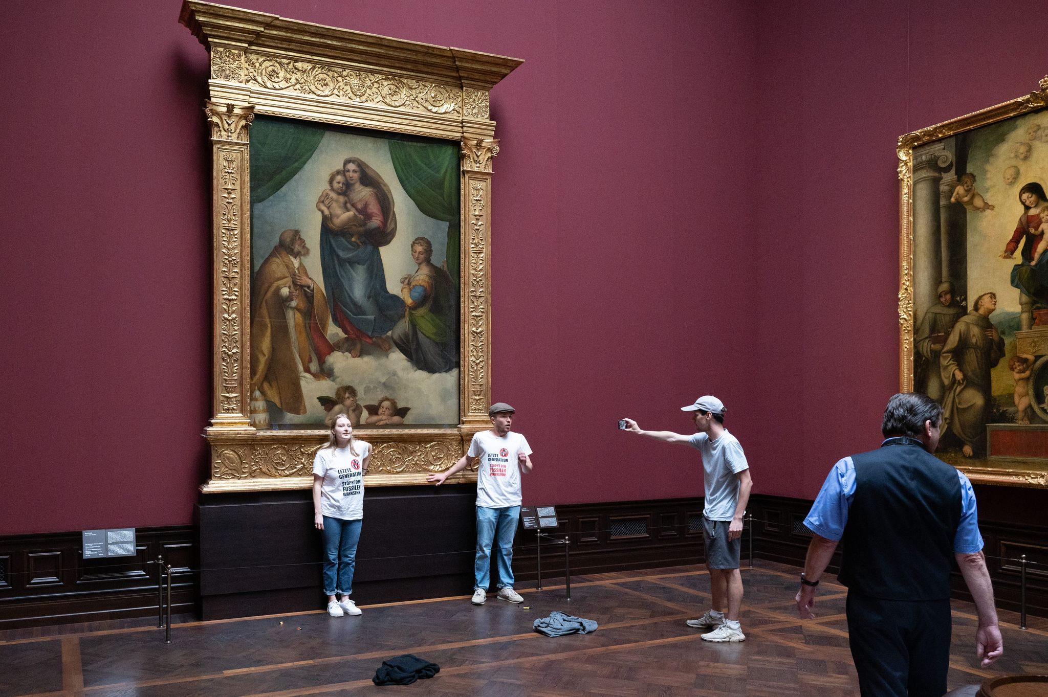 Klebe-Attacke auf «Sixtinische Madonna» – Mildere Strafen