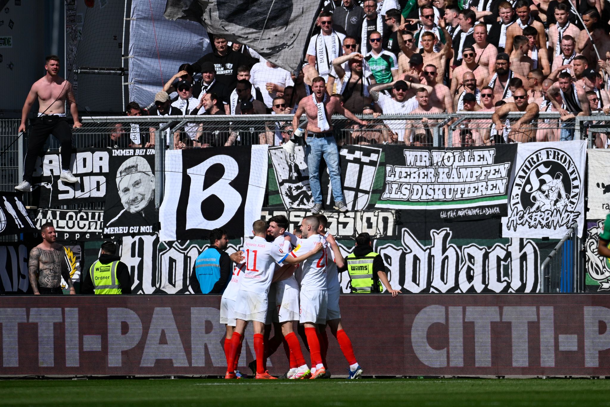 Holstein Kiel besiegt Borussia Mönchengladbach in dramatischem Offensivspektakel