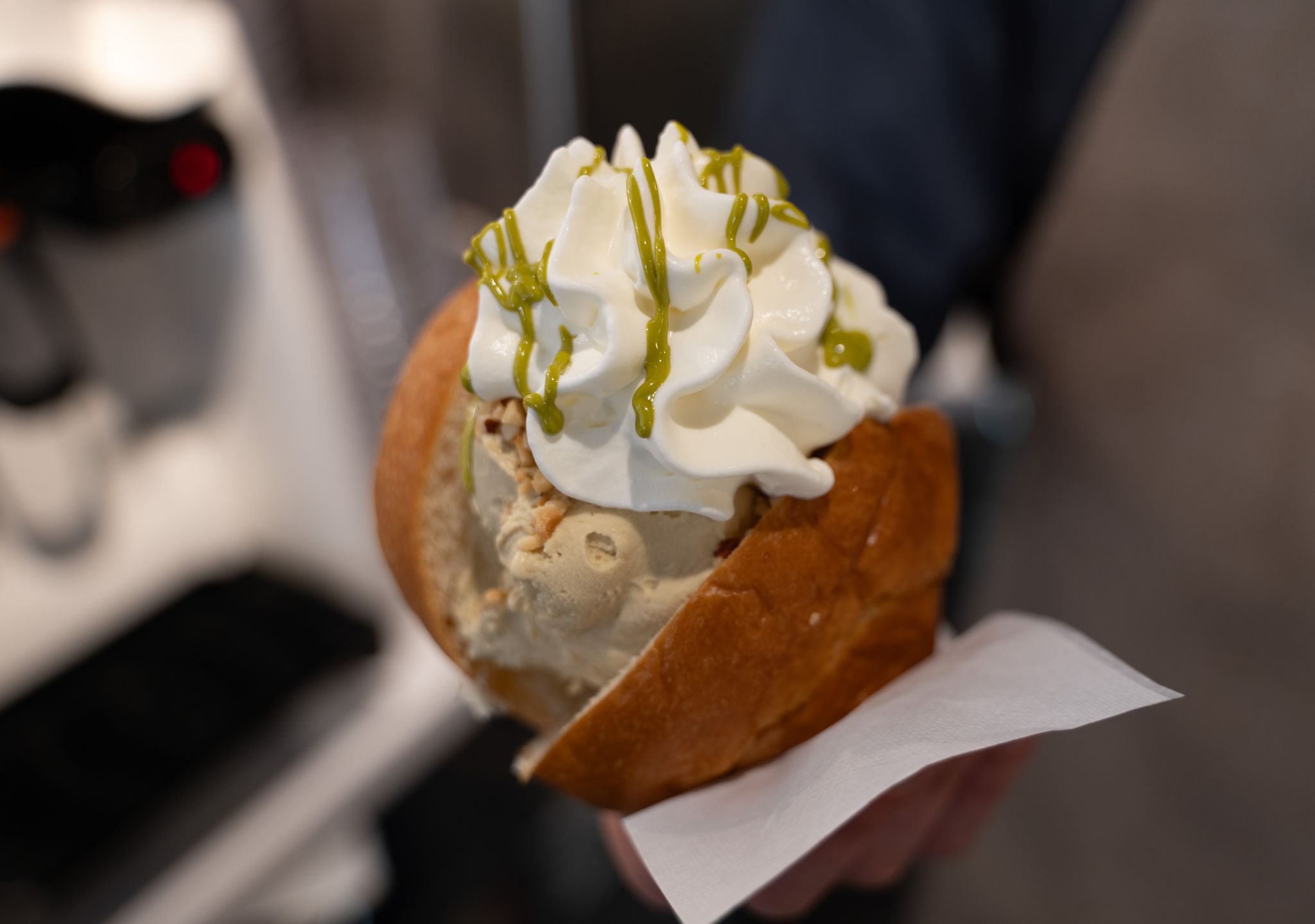 Sommertrend ’25? Eis im Brioche-Brötchen
