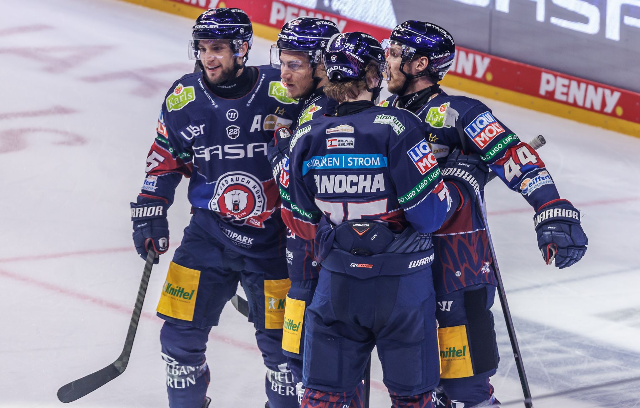 Die Eisbären Berlin dominieren die Kölner Haie im DEL-Finale mit 7:0