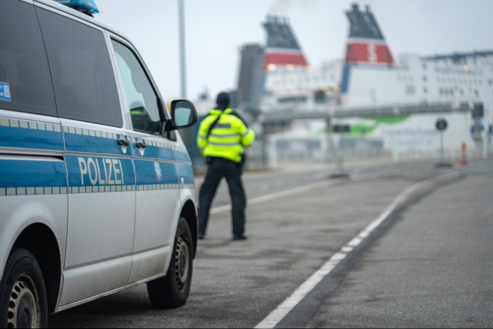 Rostock: Haftbefehl bei Einreise