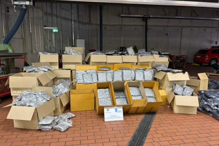 Schmuggel von 200 Kilogramm Kokain und 1,2 Tonnen Marihuana: Sechs Festnahmen