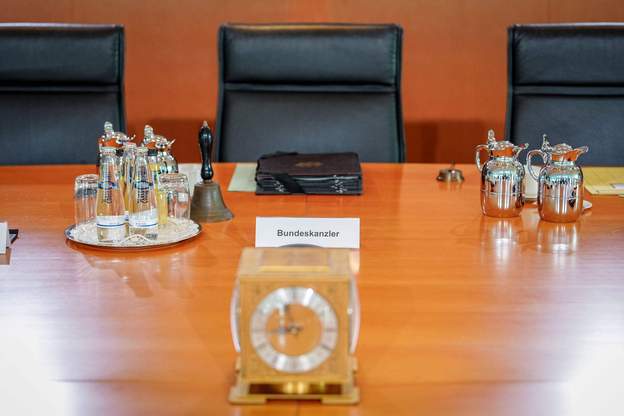 Neue Regierung unter Merz: Mehr Mitglieder, älteres Durchschnittsalter