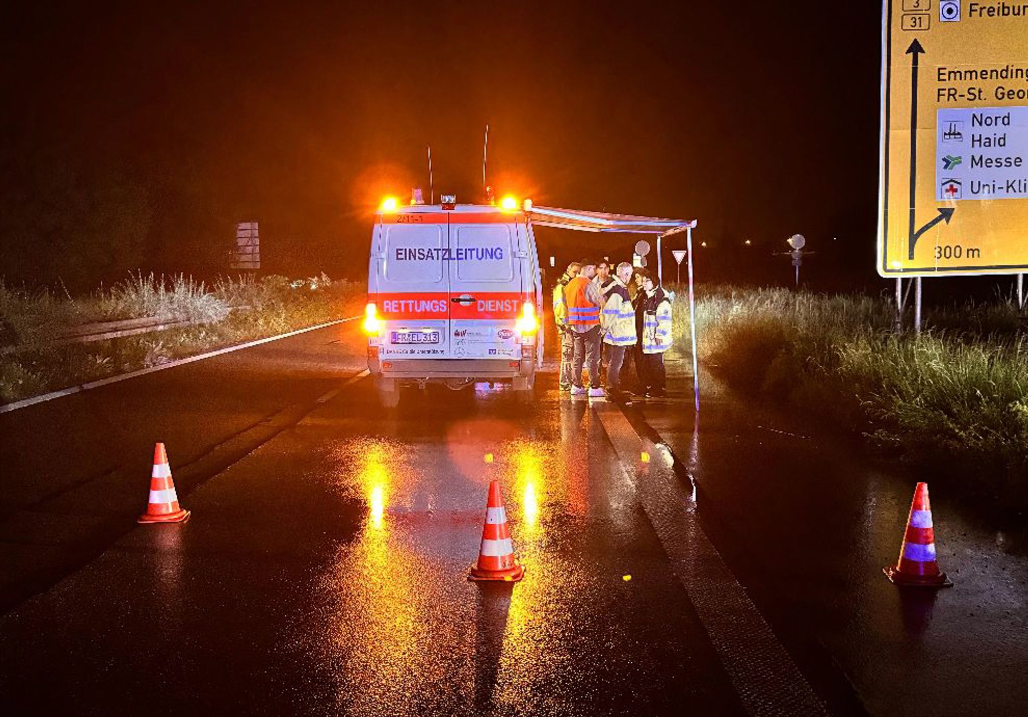 Mann und zwei Kinder sterben bei Unfall in Freiburg