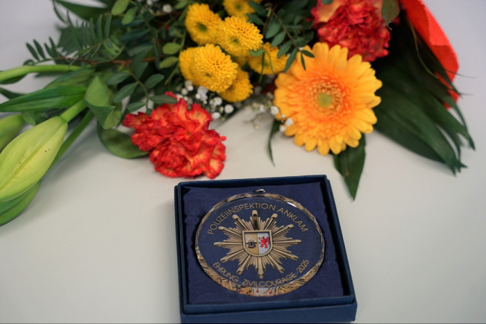 Landkreis Vorpommern-Greifswald: Polizei ehrt Bürgerinnen und Bürger für Zivilcourage