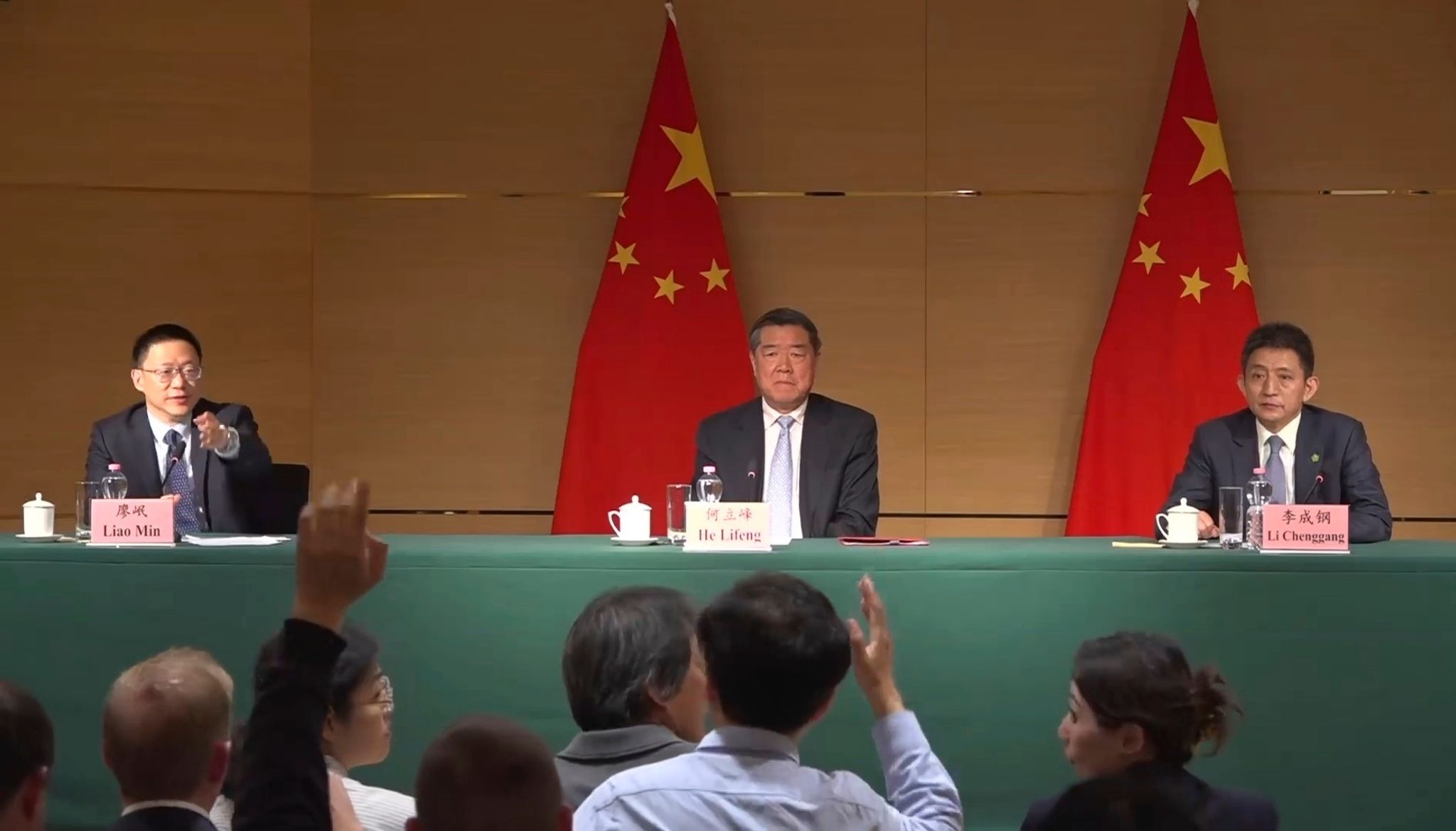 China und USA senken Zölle im Handelsstreit,90-tägige Senkung der Zölle zwischen den beiden Supermächten sorgt für Erleichterung an den Märkten.