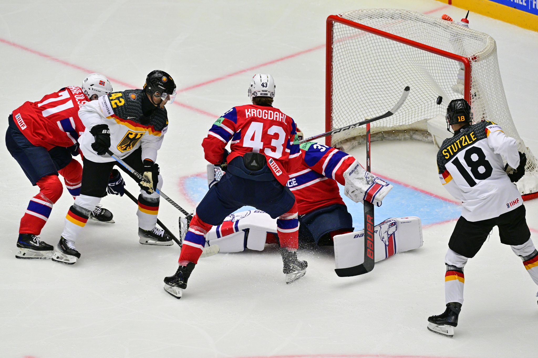 Deutschland siegt bei Eishockey-WM trotz Loch im Eis, Stützle zeigt Potenzial