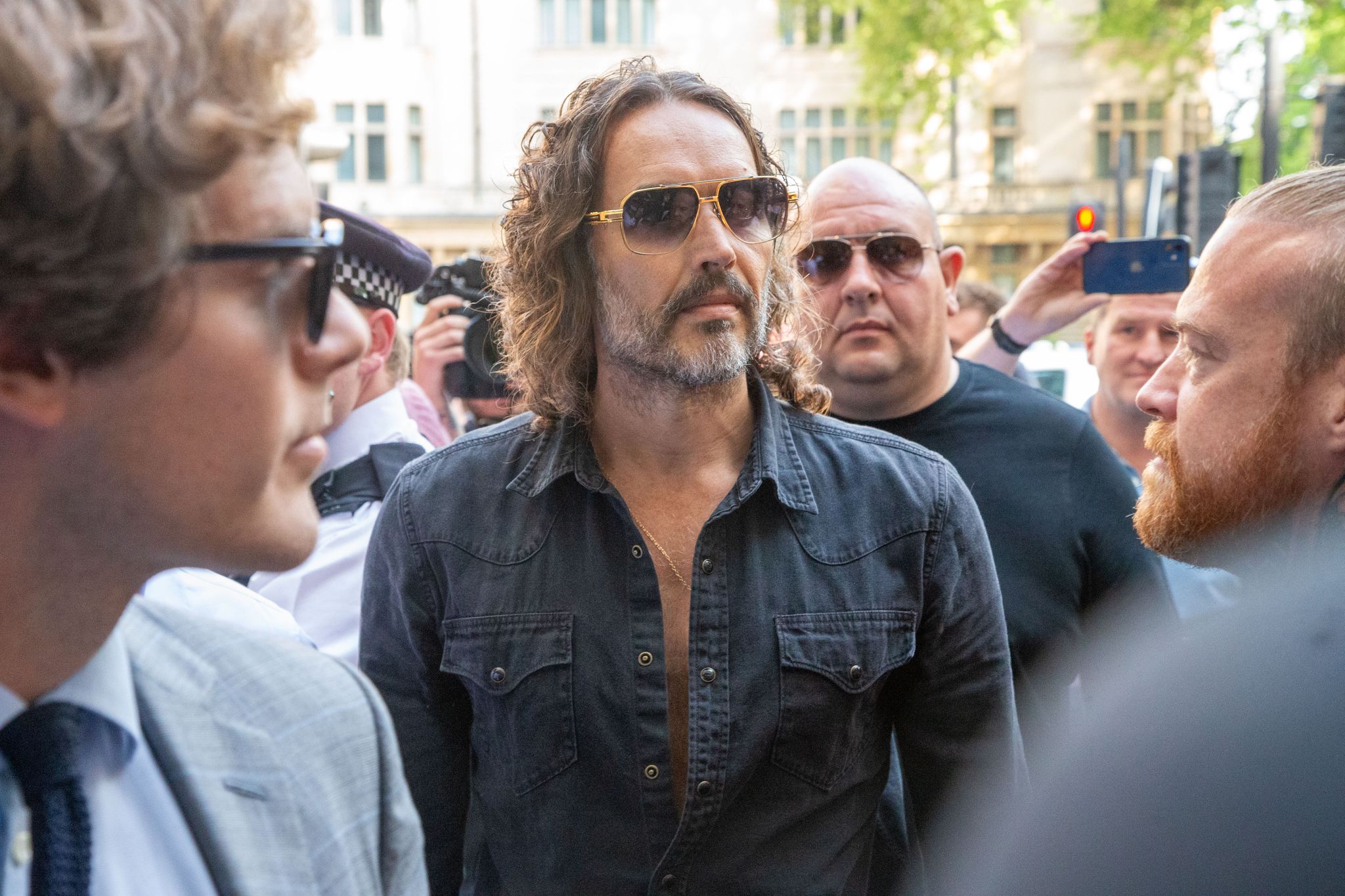 Anklage wegen Vergewaltigung: Russell Brand vor Gericht
