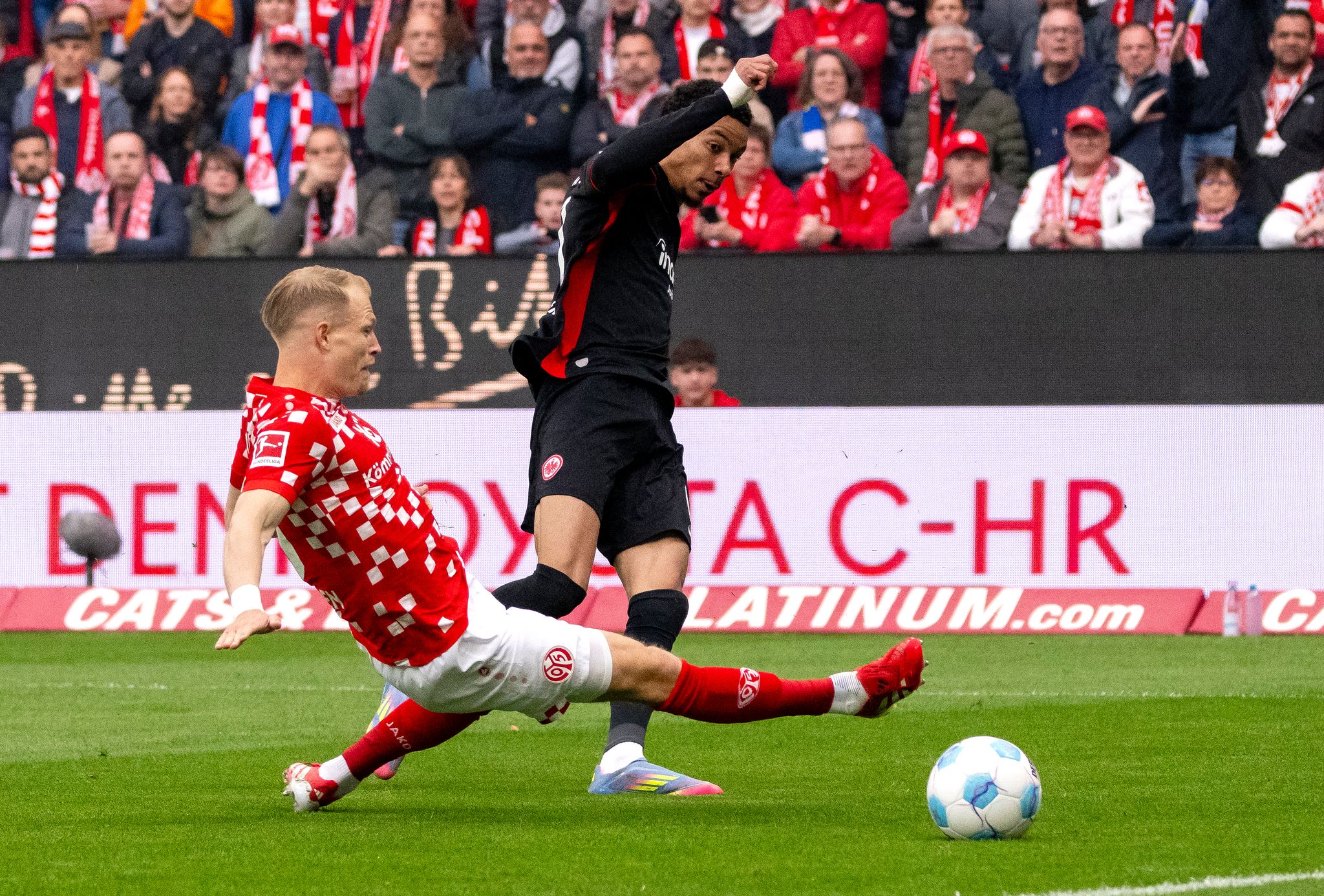 Mainz und Frankfurt lassen Punkte im Rennen um Europa liegen
