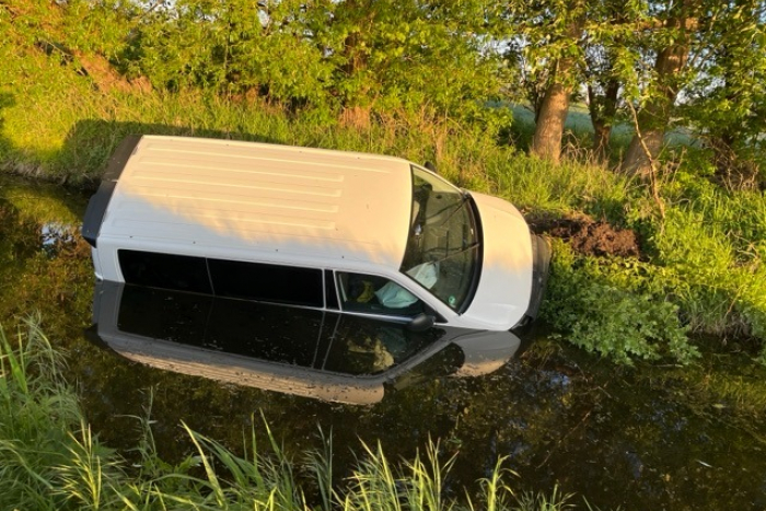 Neustadt-Glewe/ Stolpe: Transporterunfall auf A24