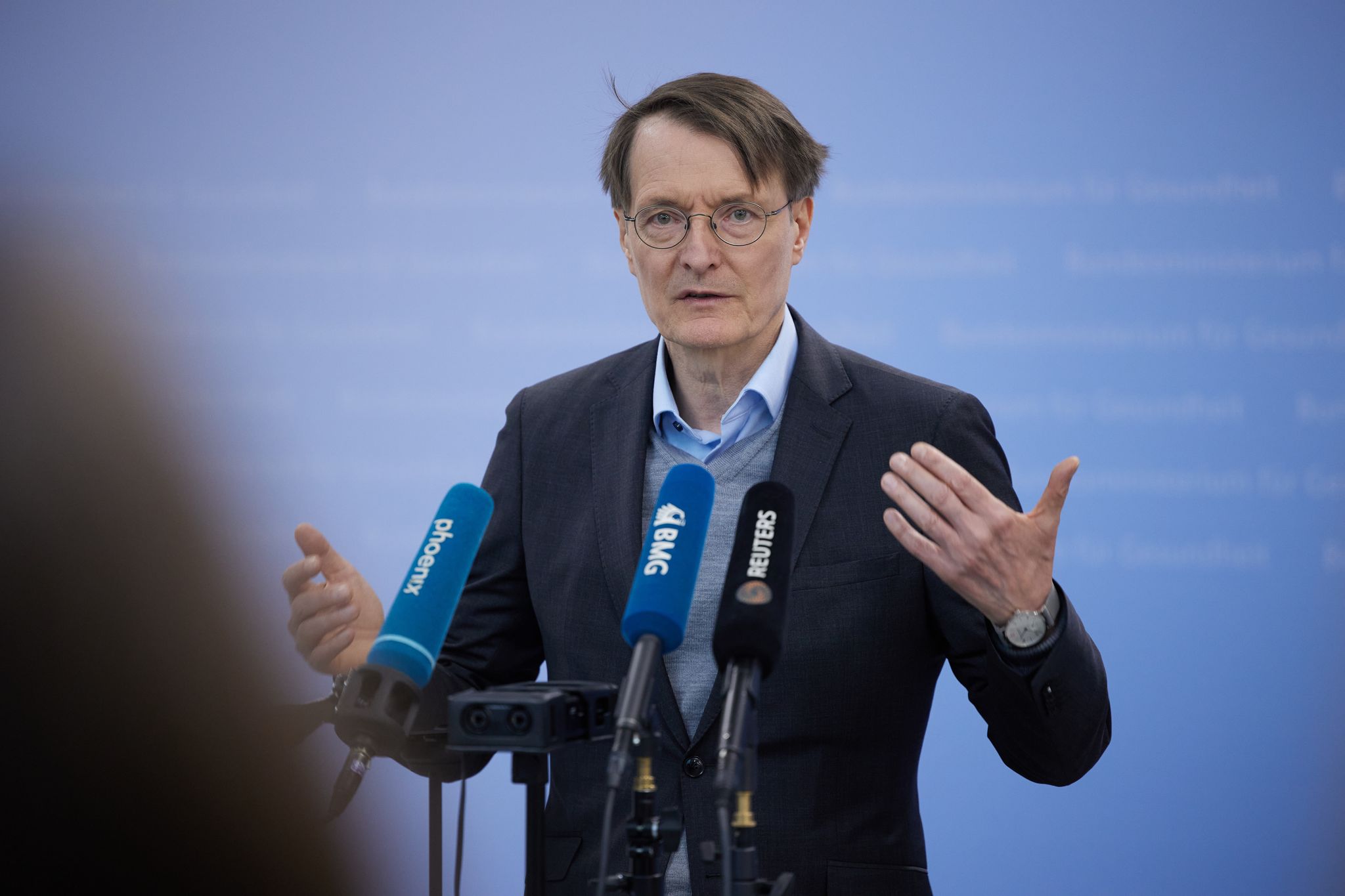 Lauterbach am 1. Mai von Demonstranten angepöbelt