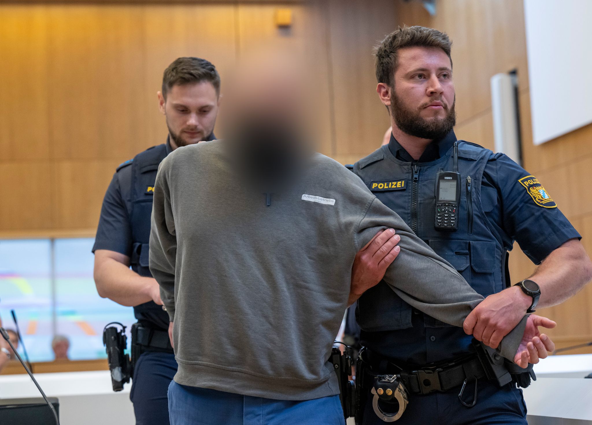 Trio streitet im Prozess Spionage für Russland ab