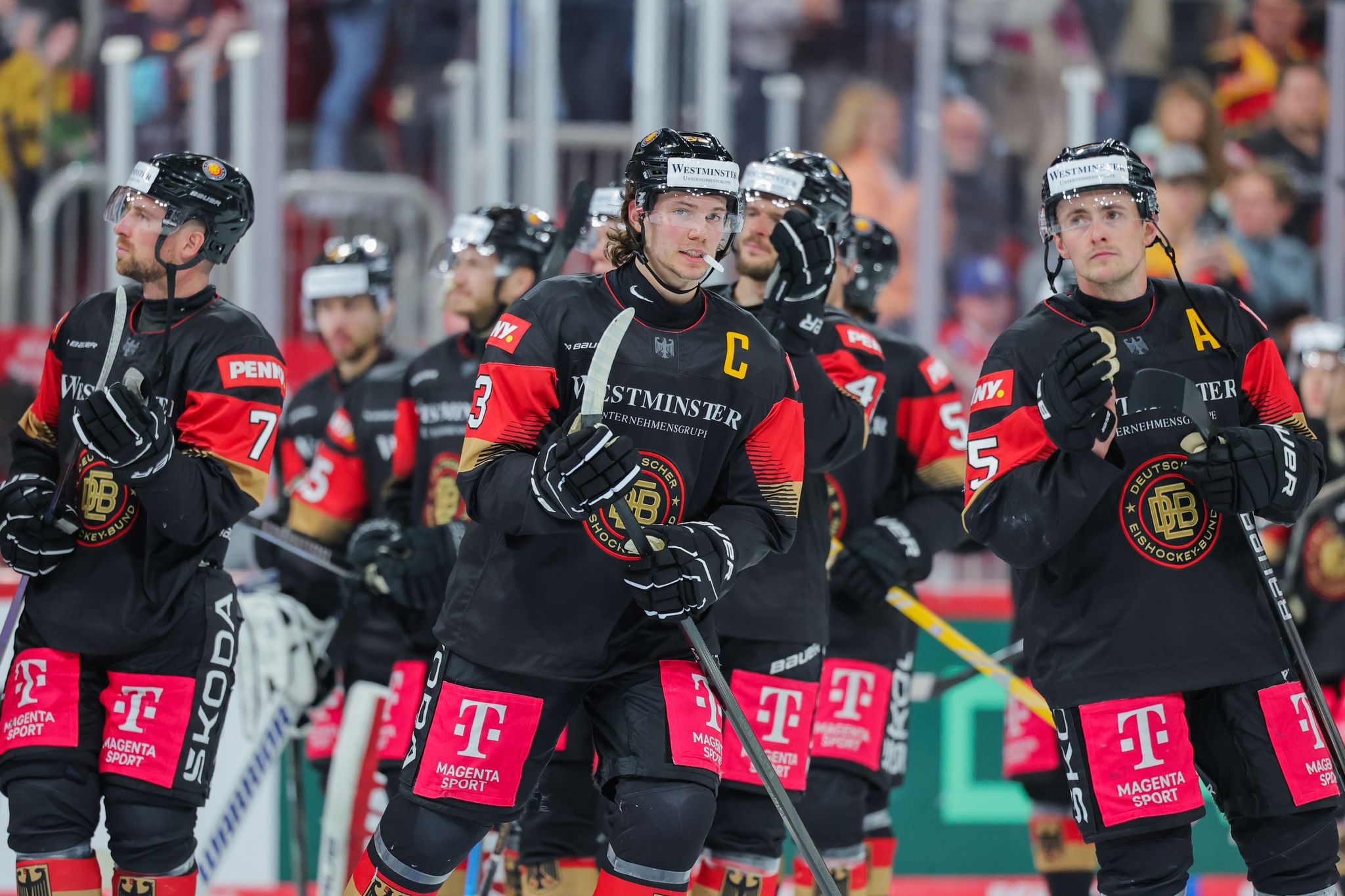 Kniffliger WM-Start: Warten auf Stützle und Siegpflicht