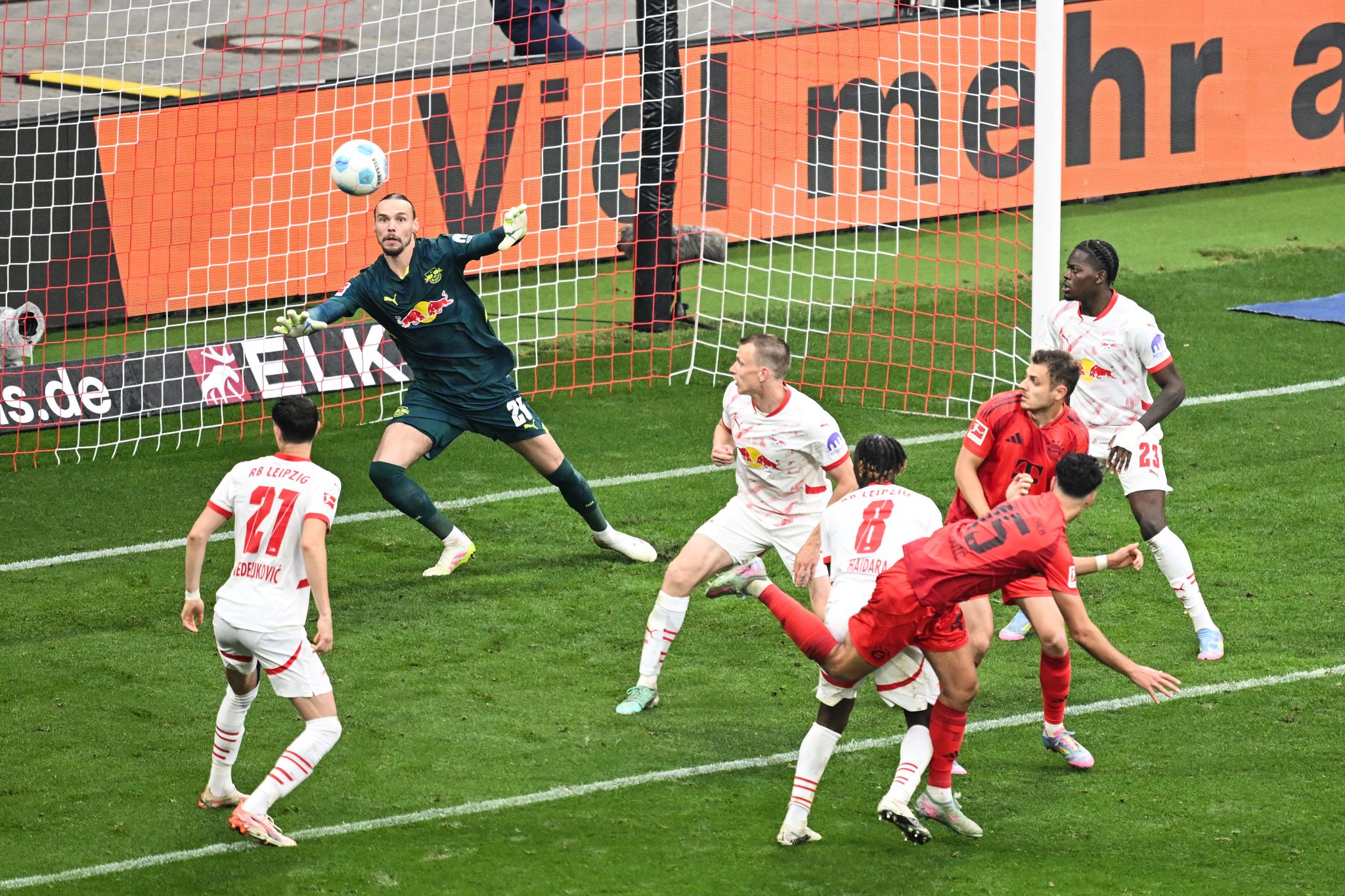 Bayern siegt in Leipzig und feiert Meisterschaft später